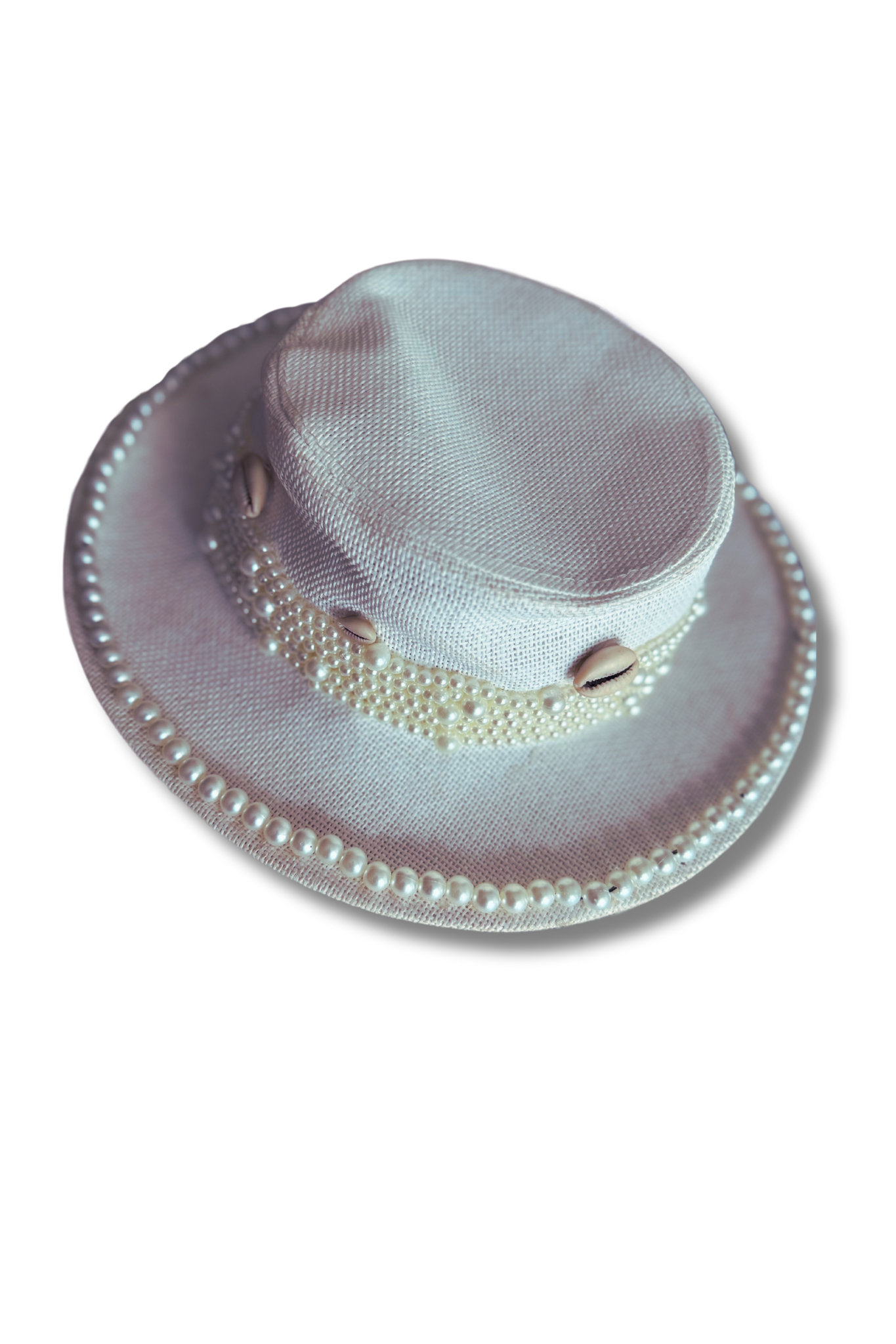 Ventura – Chapeau en raphia perlé style cowboy, perles & cauries | Collection Noble Eclat