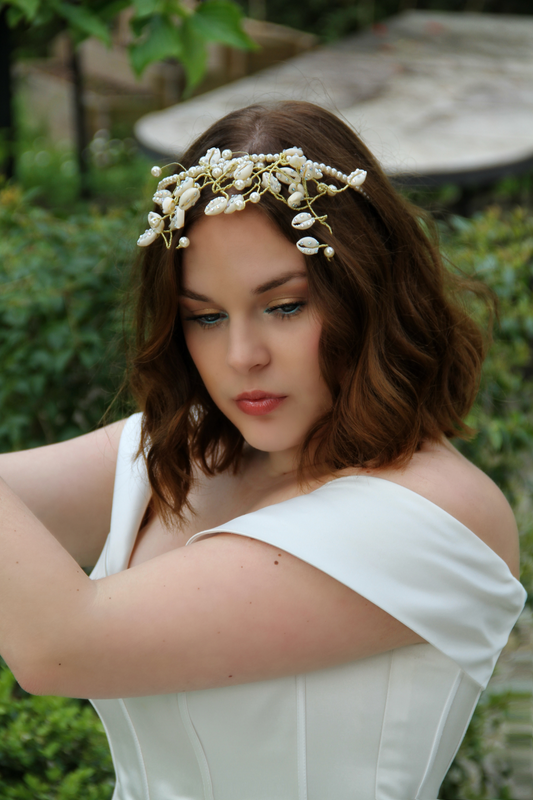 SKY – Bijou de tête perlé | Collection Strass & Cauries
