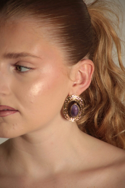 Flora – Boucles d'oreilles cauris dorées & violet