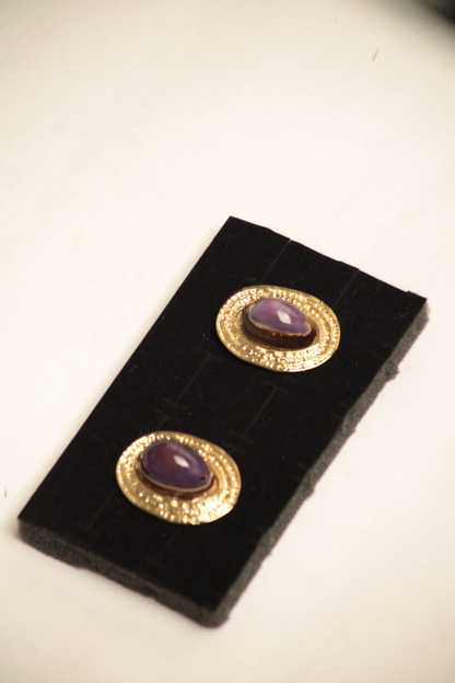 Flora – Boucles d'oreilles cauris dorées & violet