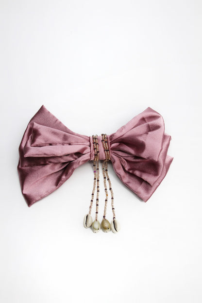 Nœud “Îles Étoilées” – Satin irisé, perles & cauris